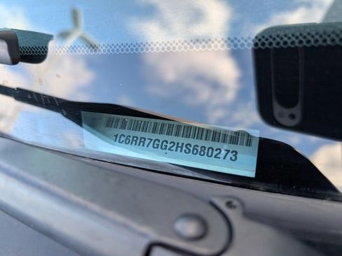 Used 2017 RAM 1500 Classic SLT image 35