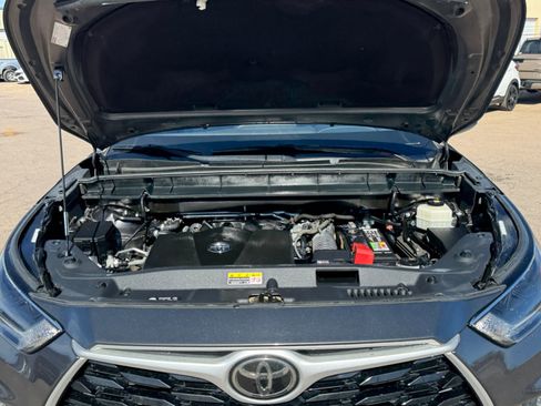 Used 2021 Toyota Highlander LE image 64