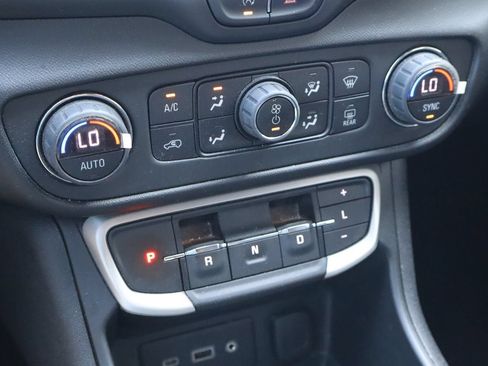 Used 2022 GMC Terrain SLE w/ Driver Convenience Package FWD image 22