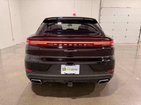 Used 2024 Porsche Cayenne Coupe AWD/4WD image 6