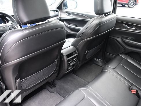 Used 2023 Jeep Grand Cherokee Limited AWD/4WD image 24