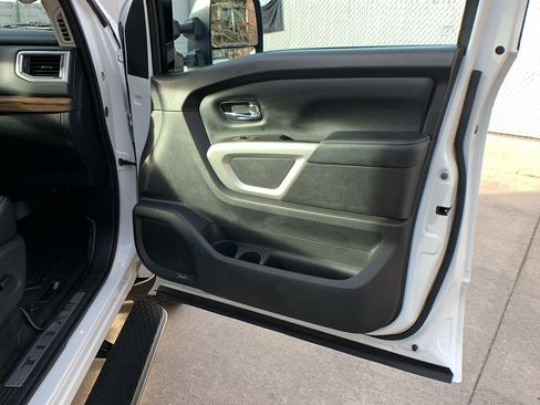 Used 2020 Nissan Titan SL w/ Moonroof Package image 26