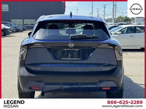 Used 2025 Nissan Kicks SV AWD/4WD image 7