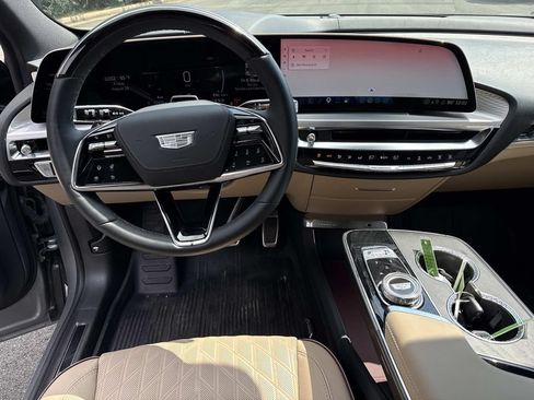 Certified 2026 Cadillac Lyriq Signature Luxury AWD/4WD image 10
