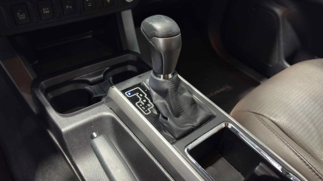 Used 2016 Toyota Tacoma Limited w/ Towing Package RWD image 25