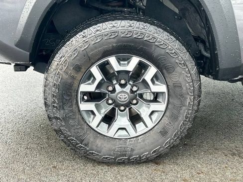 Certified 2023 Toyota Tacoma TRD Off-Road w/ Technology Package AWD/4WD image 13