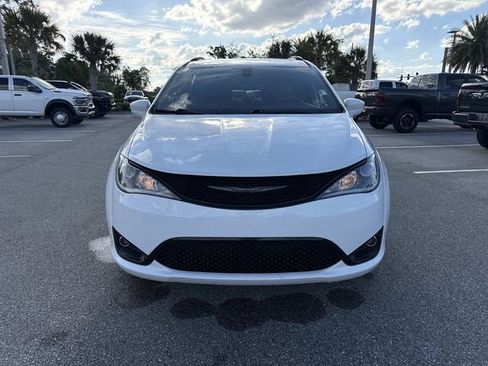 Used 2018 Chrysler Pacifica Touring-L Plus FWD image 8