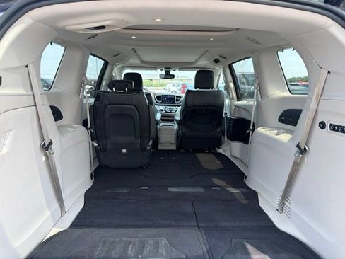 Used 2019 Chrysler Pacifica Limited FWD image 27