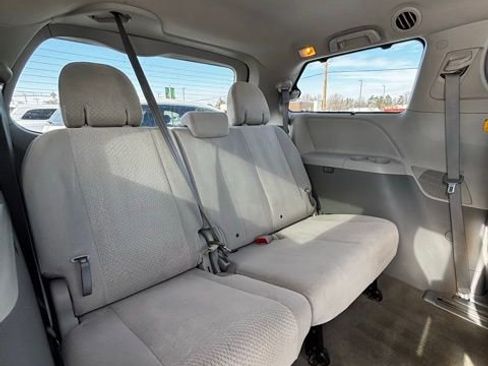 Used 2012 Toyota Sienna LE image 19