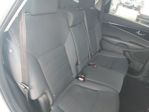 Used 2017 Kia Sorento FWD w/ LX Convenience Package image 11