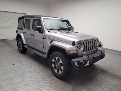 Used 2018 Jeep Wrangler Unlimited Sahara w/ Dual Top Group AWD/4WD image 13