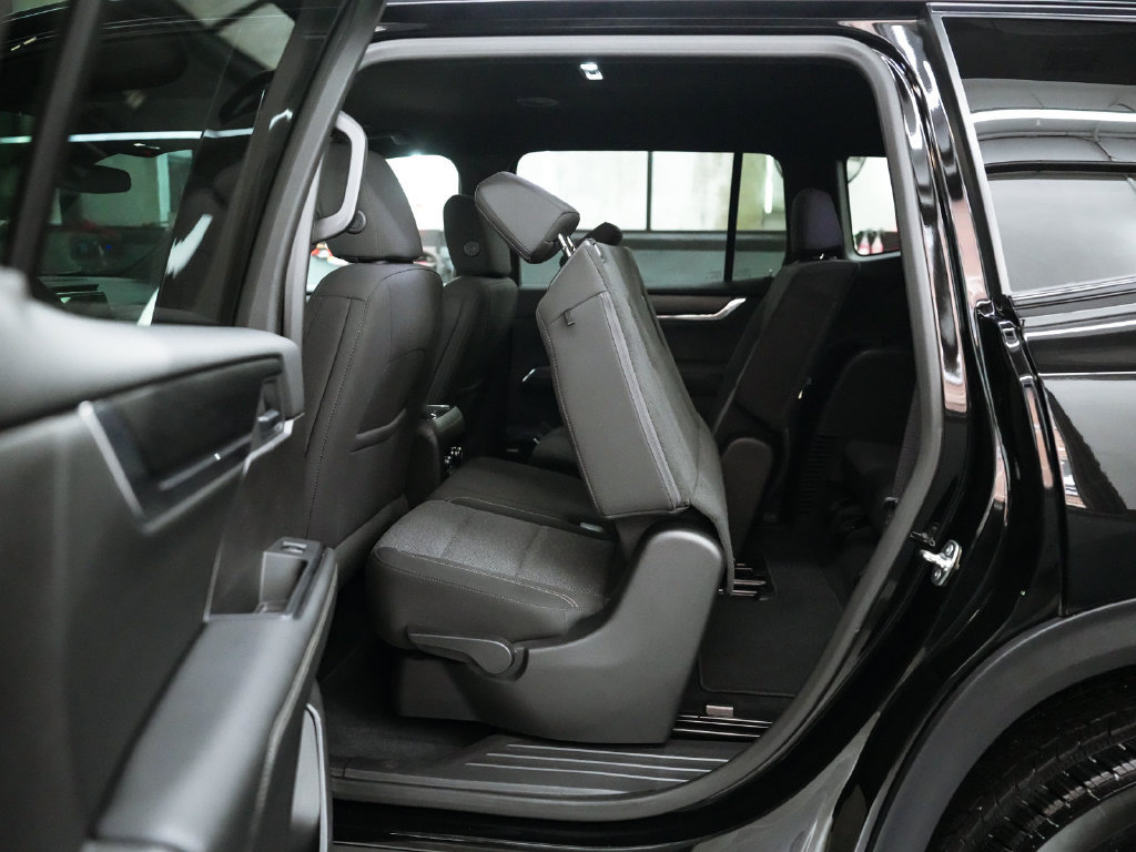 Used 2025 GMC Acadia Elevation w/ Black Edition FWD image 30