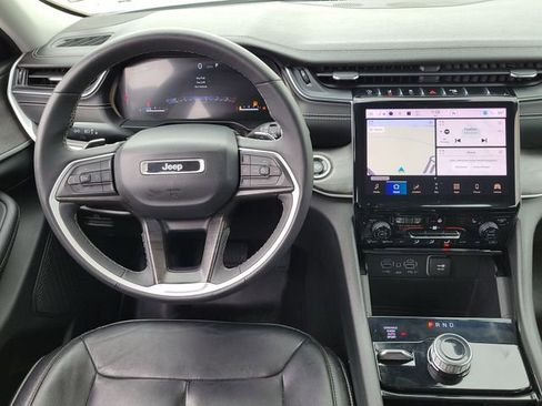 Used 2023 Jeep Grand Cherokee Limited w/ Black Appearance Package image 12