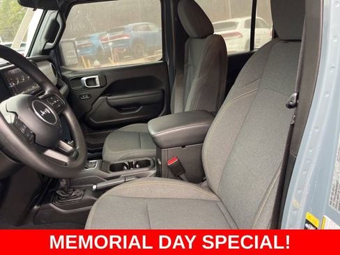 Used 2025 Jeep Wrangler Unlimited Sport AWD/4WD image 7