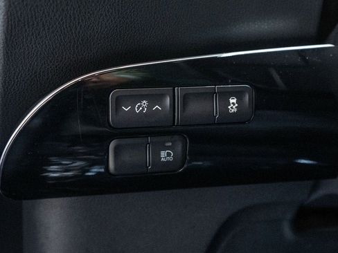 Used 2017 Toyota Prius Three image 16