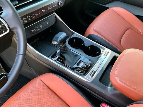 Certified 2025 Kia Carnival SX w/ SX Dark Edition Package image 15