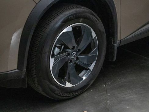 Used 2024 Nissan Rogue SV w/ SV Premium Package image 7