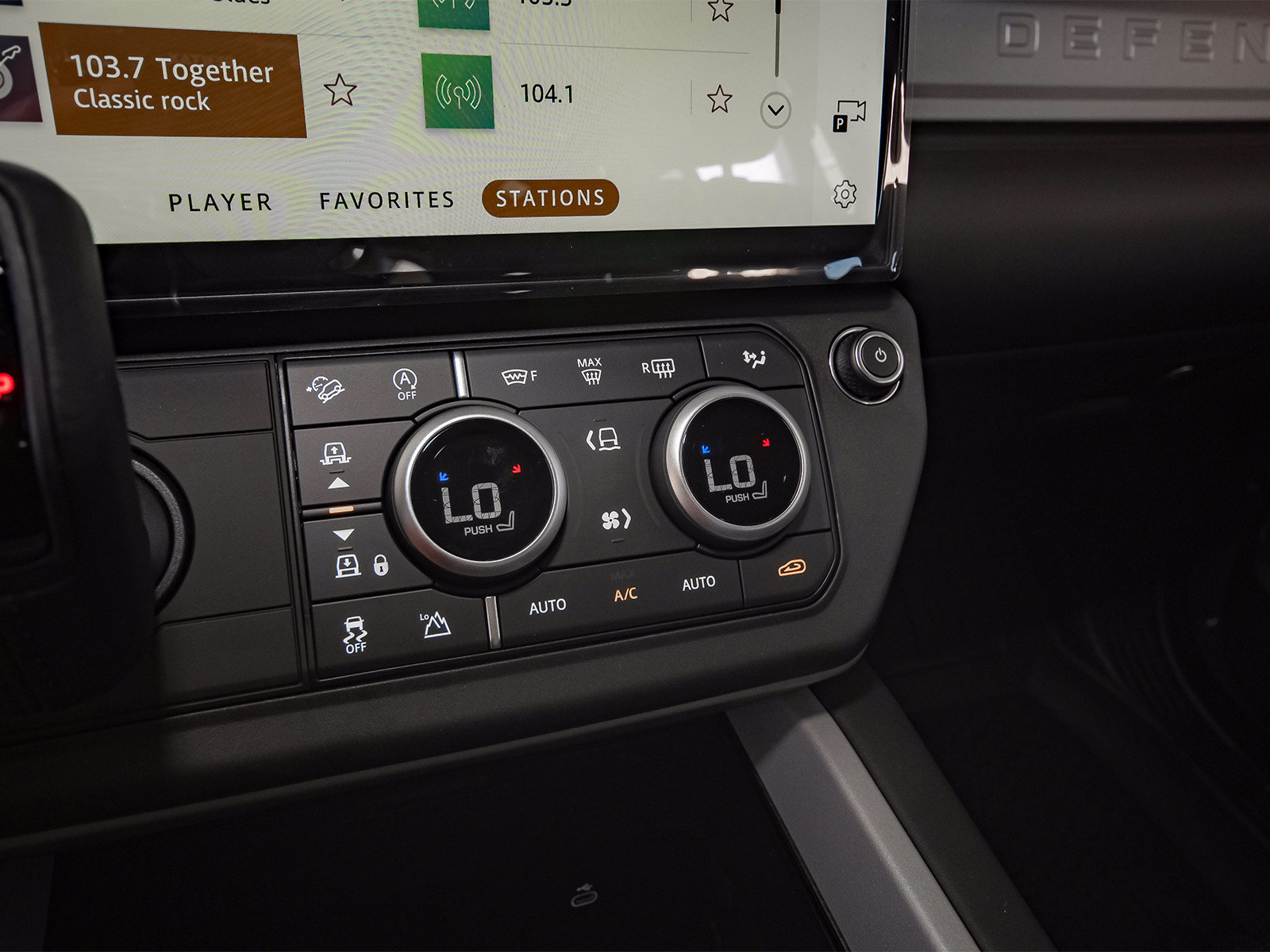 New 2026 Land Rover Defender 110 V8 AWD/4WD image 29