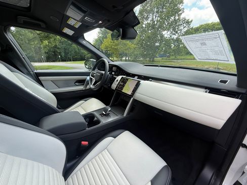 Used 2024 Land Rover Discovery Sport Dynamic SE image 16