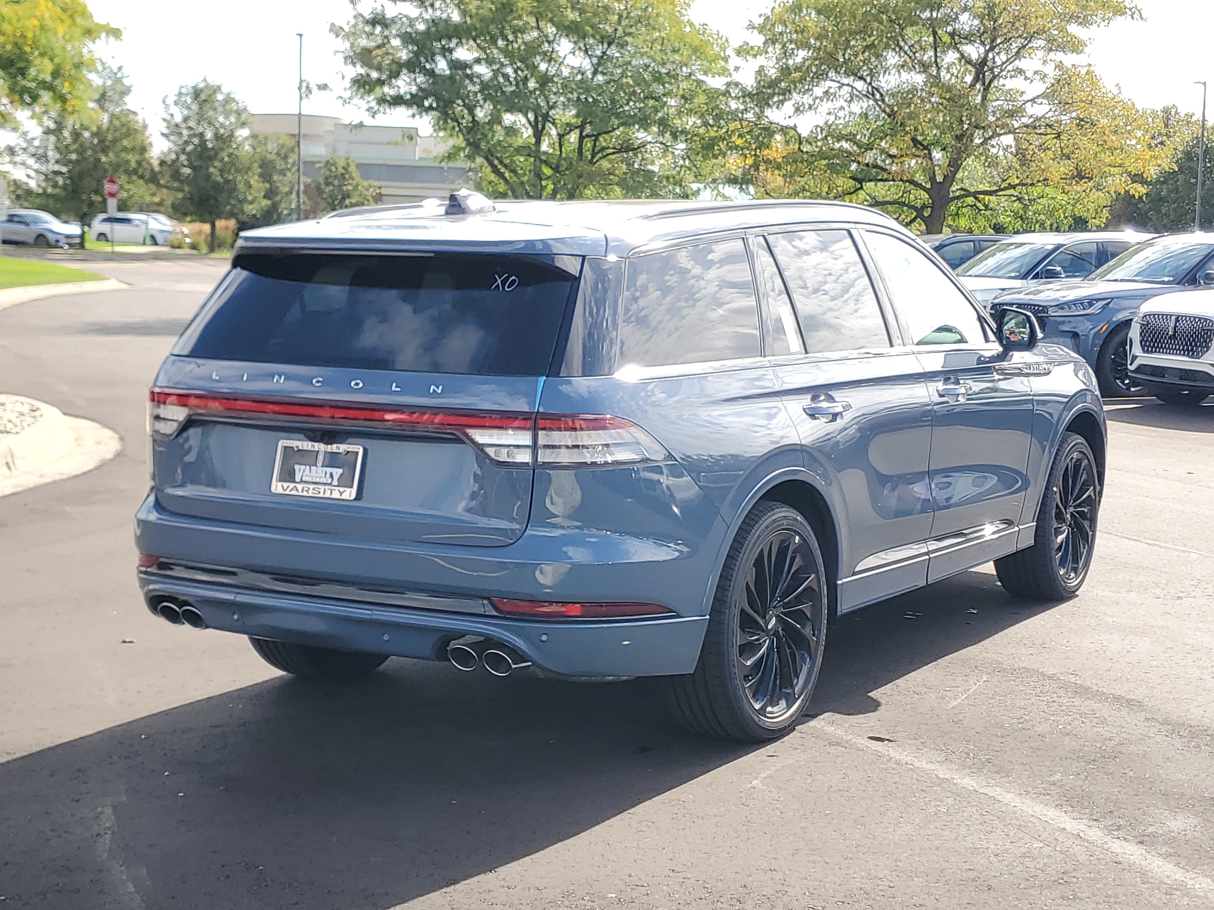 New 2026 Lincoln Aviator Reserve w/ Jet Appearance Package AWD/4WD image 4