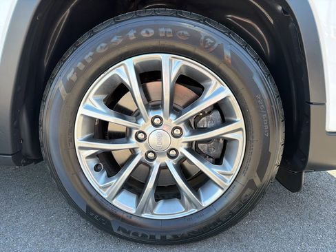 Used 2021 Jeep Cherokee Latitude Plus FWD image 11