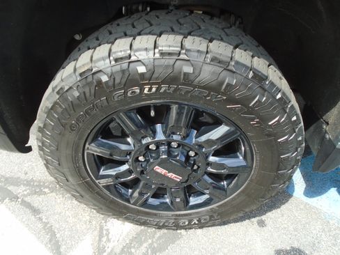 Used 2024 GMC Sierra 2500 AT4 w/ AT4 Premium Plus Package AWD/4WD image 17