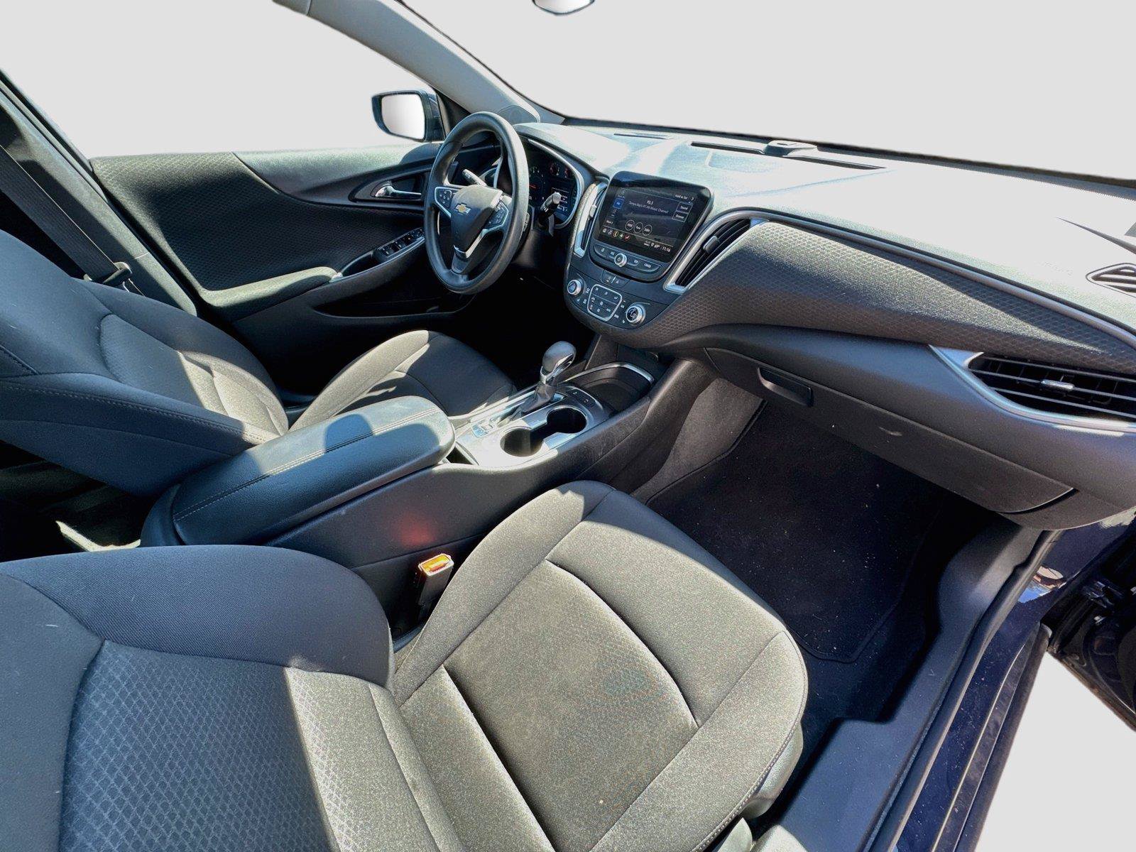 Used 2025 Chevrolet Malibu LT FWD image 9