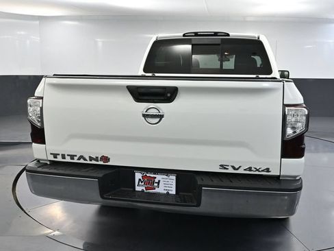 Used 2018 Nissan Titan SV AWD/4WD image 5