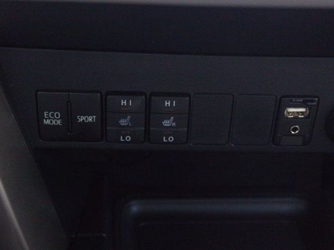 Used 2015 Toyota RAV4 Limited AWD/4WD image 26
