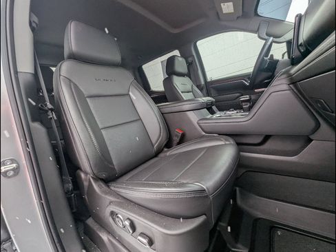 Used 2024 GMC Sierra 1500 Denali w/ Technology Package AWD/4WD image 18