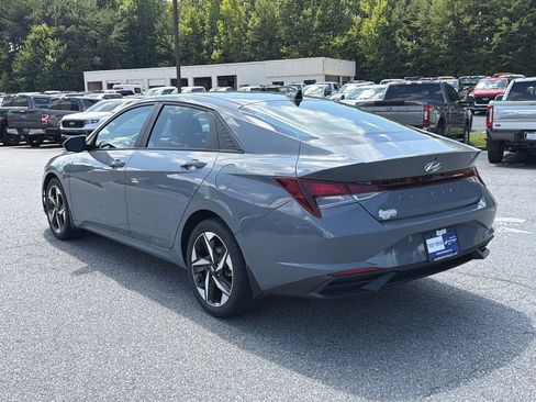 Used 2023 Hyundai Elantra SEL w/ Convenience Package FWD image 5