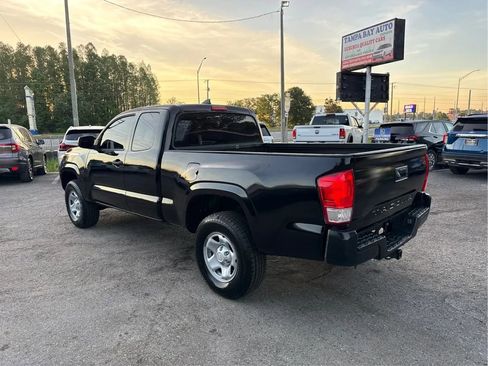 Used 2017 Toyota Tacoma SR image 7