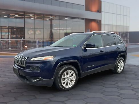 Used 2016 Jeep Cherokee Latitude w/ Comfort/Convenience Group image 1