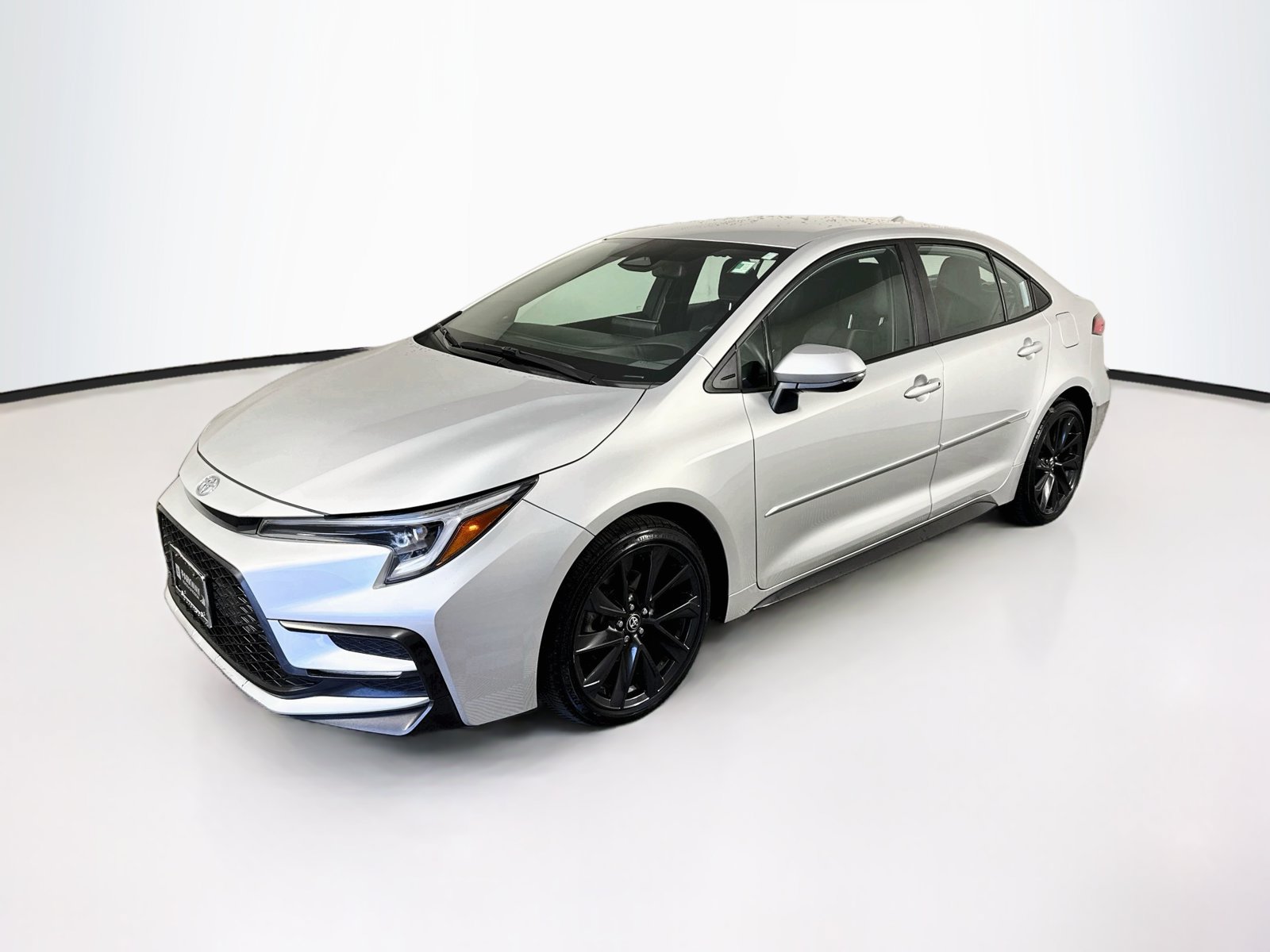 Used 2024 Toyota Corolla SE FWD image 3