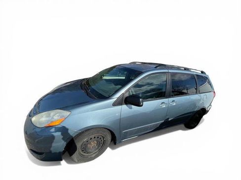 Used 2009 Toyota Sienna CE image 2
