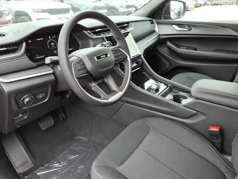 New 2025 Jeep Grand Cherokee L Laredo AWD/4WD image 7