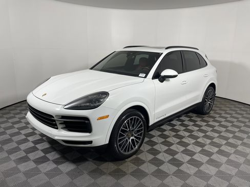 Used 2020 Porsche Cayenne S image 11