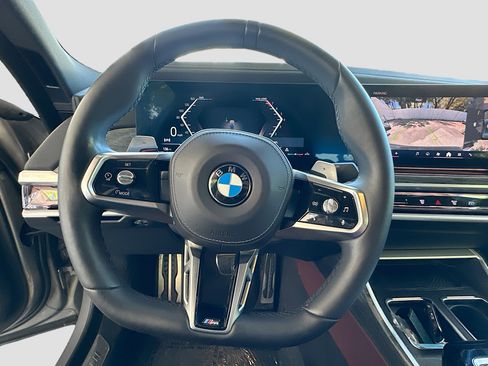 Used 2023 BMW 740i image 11