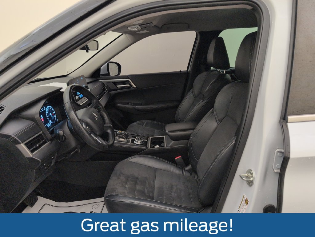 Used 2023 Mitsubishi Outlander 4WD Plug-In Hybrid image 4