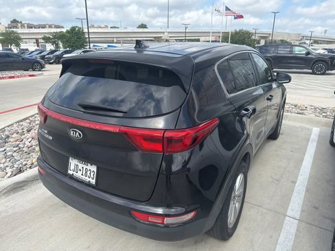 Used 2019 Kia Sportage LX image 3