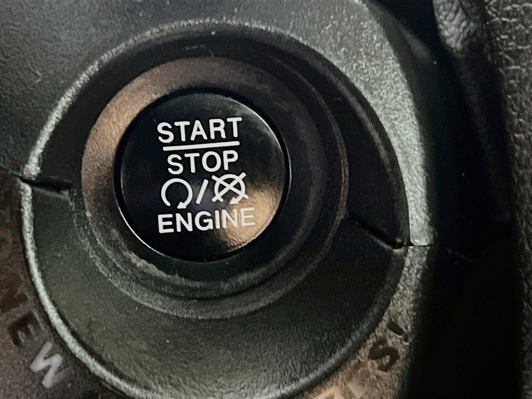Used 2016 Jeep Renegade Limited FWD image 23