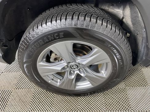 Used 2022 Toyota RAV4 LE AWD/4WD image 10
