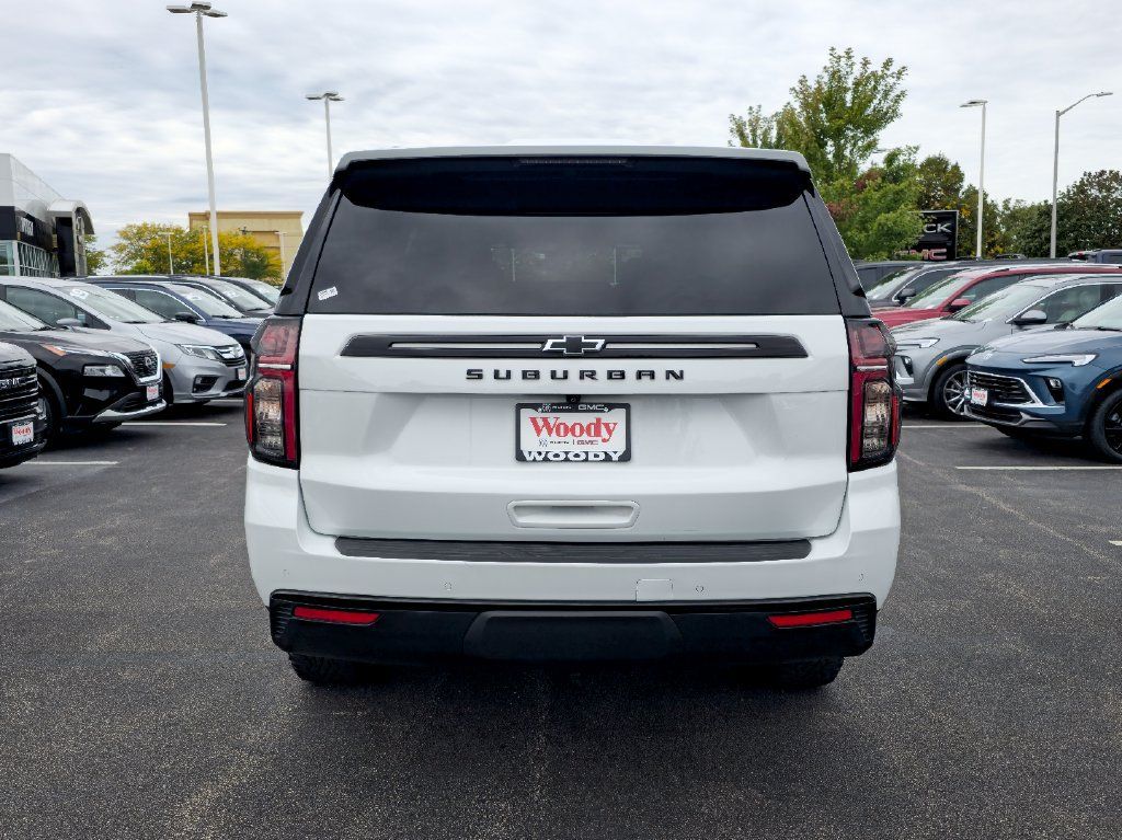 Certified 2023 Chevrolet Suburban Z71 w/ Luxury Package AWD/4WD image 9