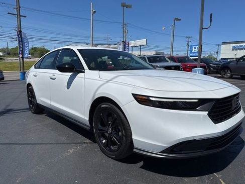 Certified 2025 Honda Accord SE image 4