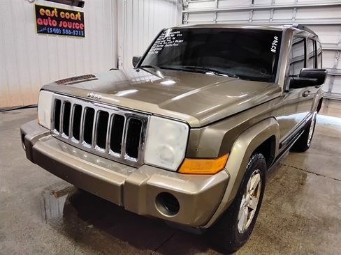 Used 2008 Jeep Commander Sport AWD/4WD image 4