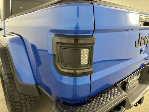 Used 2021 Jeep Gladiator Sport image 17