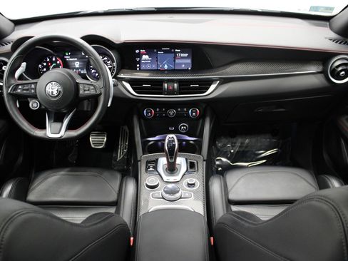 Used 2023 Alfa Romeo Stelvio Estrema image 18