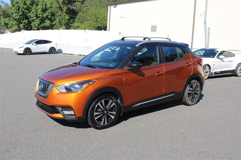 Used 2019 Nissan Kicks SR w/ SR Premium Package FWD image 3
