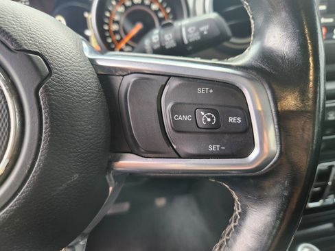 Used 2020 Jeep Wrangler Unlimited Sahara image 30