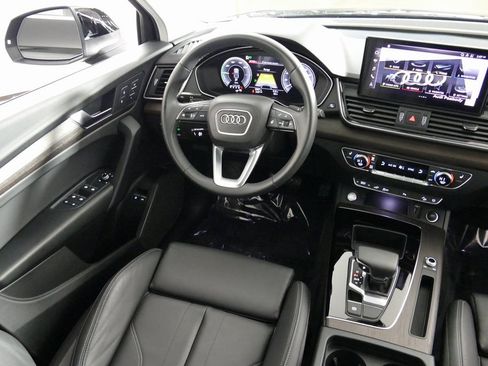 Used 2024 Audi Q5 e Premium w/ Convenience Package image 24